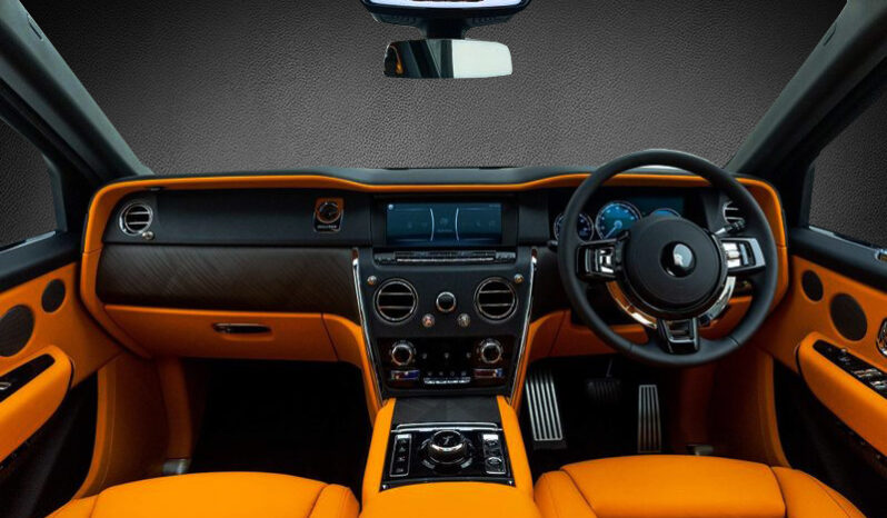 
								Rolls Royce Cullinan full									
