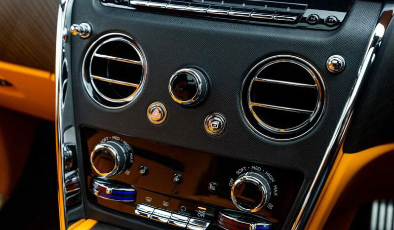 
								Rolls Royce Cullinan full									