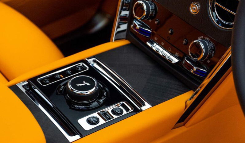 
								Rolls Royce Cullinan full									