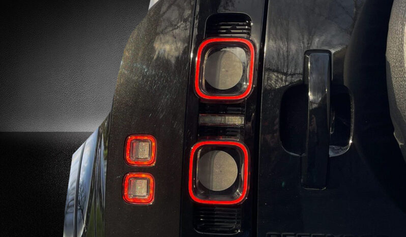 
								Land Rover Defender 110 (Urban Edition) full									
