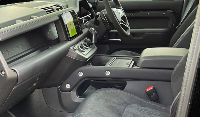 
								Land Rover Defender 110 (Urban Edition) full									
