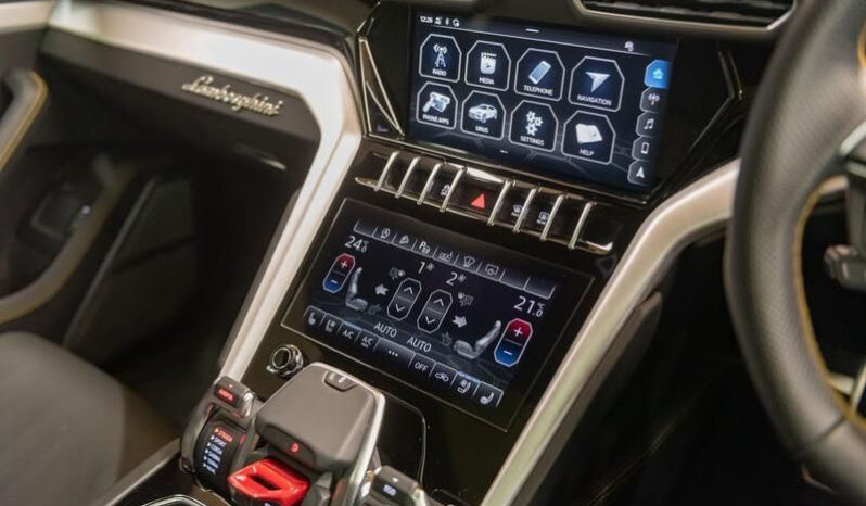 
								Lamborghini URUS full									